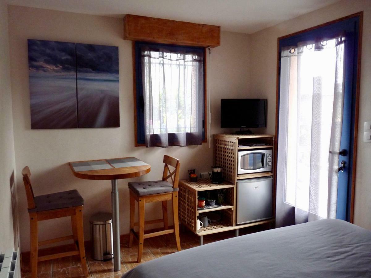 Suite A 800M De La Plage Сен-Люнер Экстерьер фото